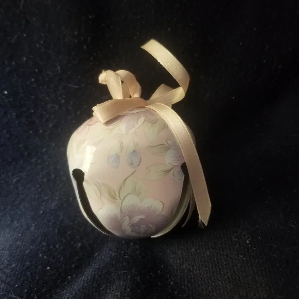 Ornament: vtg flower-decorated metal bell, $6 to add to a bundle